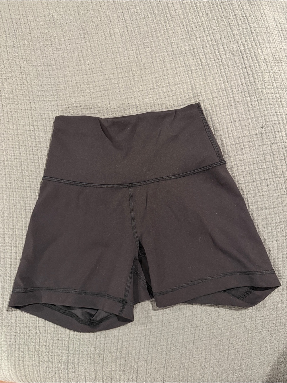 Black High-Waist Women's lululemon 4 in Wunder Train Shorts- sz 4